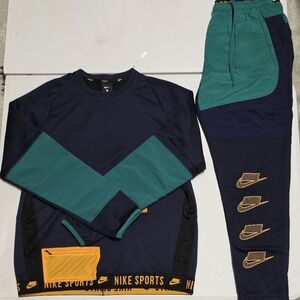 Nike Men's Therma Fleece Pull Over Sweatshirt with matching Therma PX Pants